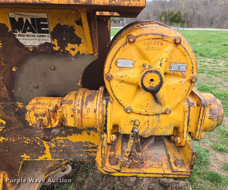 image for item EQ6981 1992 John Deere 750B dozer