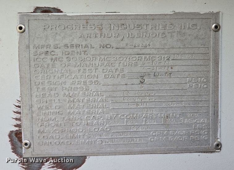 image for item EQ6983 1983 GMC 7000 fuel truck