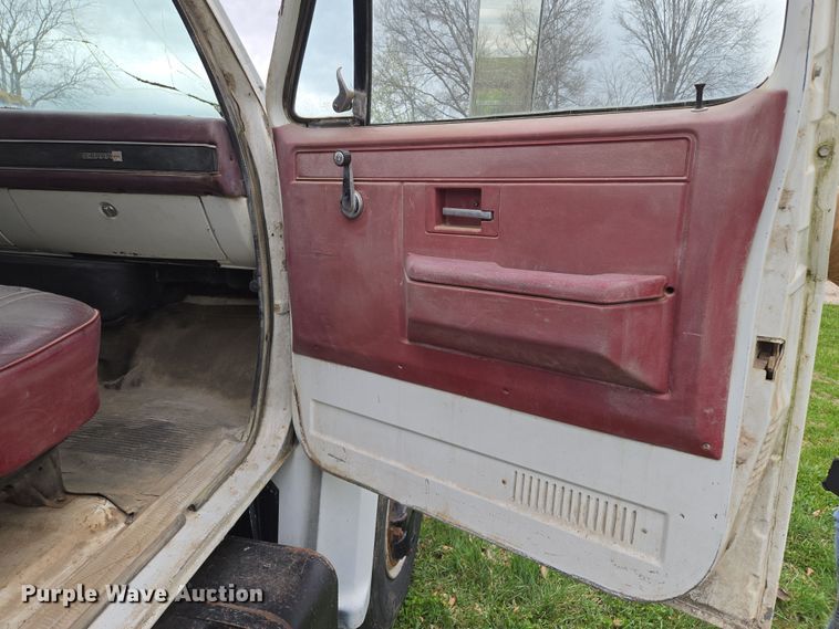 image for item EQ6983 1983 GMC 7000 fuel truck