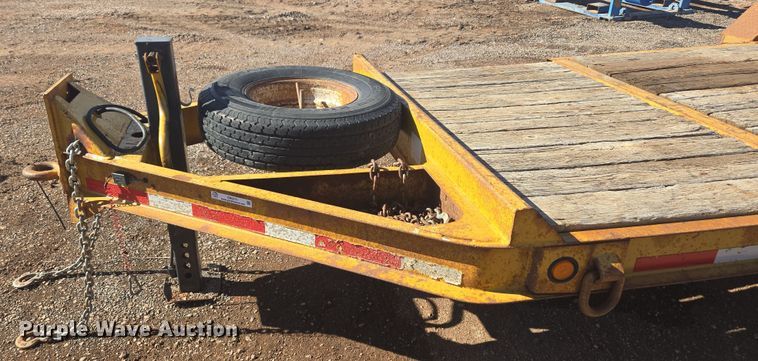 image for item ER5171 2004 Trail King tilt deck equipment trailer