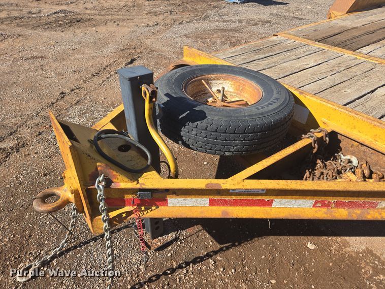 image for item ER5171 2004 Trail King tilt deck equipment trailer