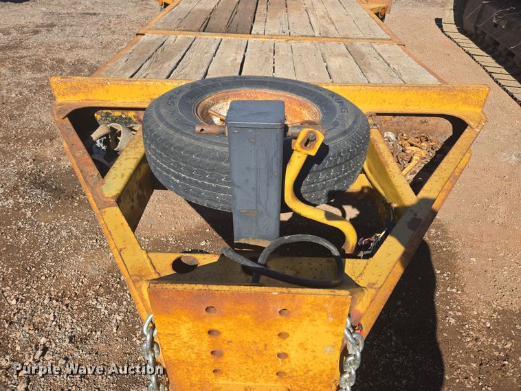 image for item ER5171 2004 Trail King tilt deck equipment trailer