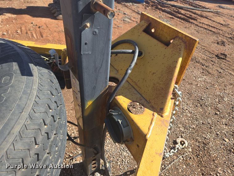 image for item ER5171 2004 Trail King tilt deck equipment trailer