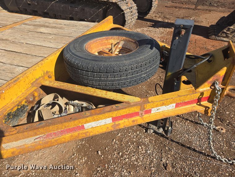image for item ER5171 2004 Trail King tilt deck equipment trailer