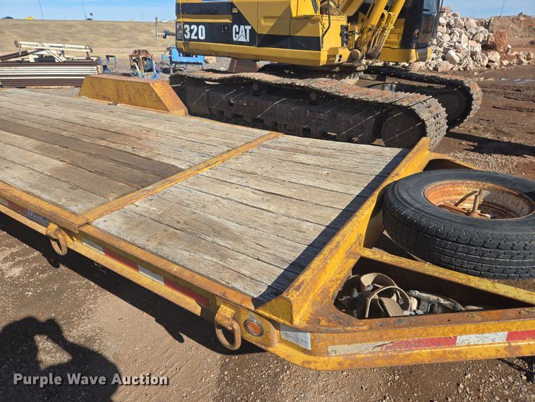 image for item ER5171 2004 Trail King tilt deck equipment trailer