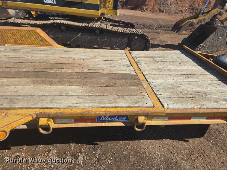 image for item ER5171 2004 Trail King tilt deck equipment trailer