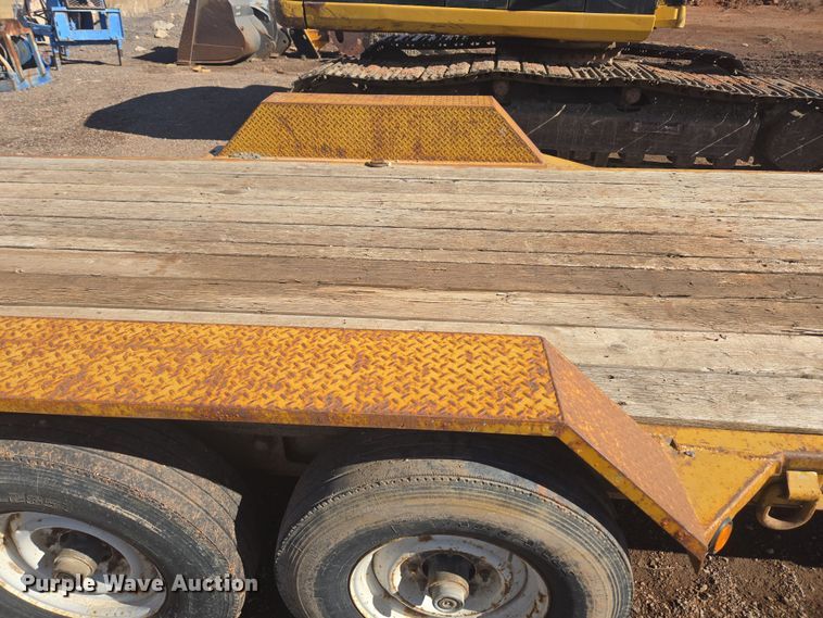 image for item ER5171 2004 Trail King tilt deck equipment trailer