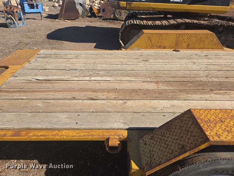 image for item ER5171 2004 Trail King tilt deck equipment trailer