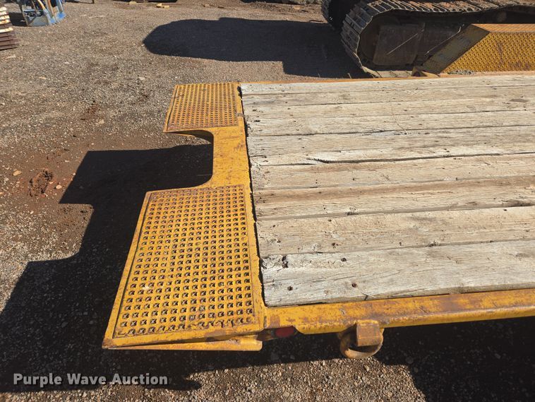 image for item ER5171 2004 Trail King tilt deck equipment trailer