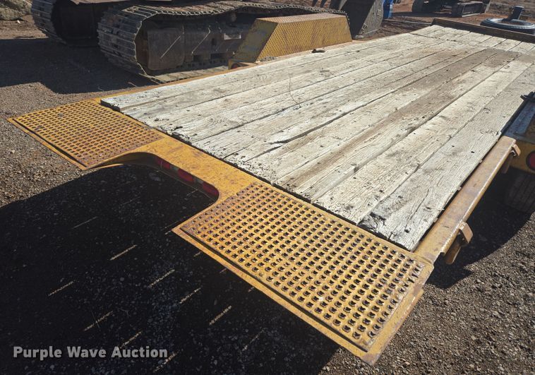 image for item ER5171 2004 Trail King tilt deck equipment trailer