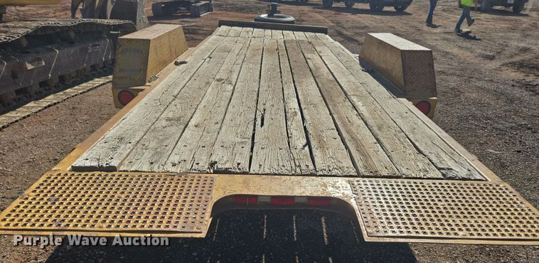image for item ER5171 2004 Trail King tilt deck equipment trailer