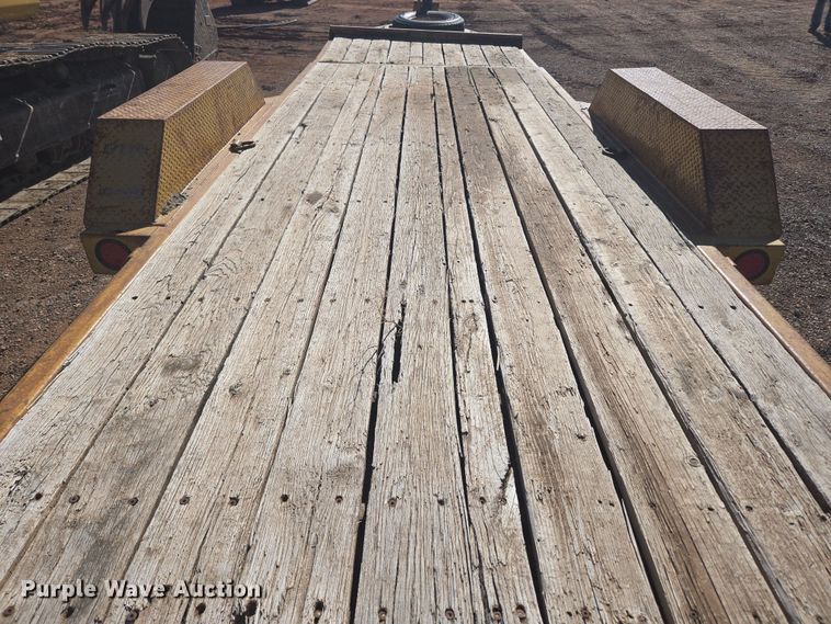 image for item ER5171 2004 Trail King tilt deck equipment trailer