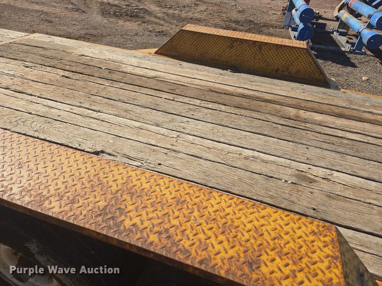 image for item ER5171 2004 Trail King tilt deck equipment trailer