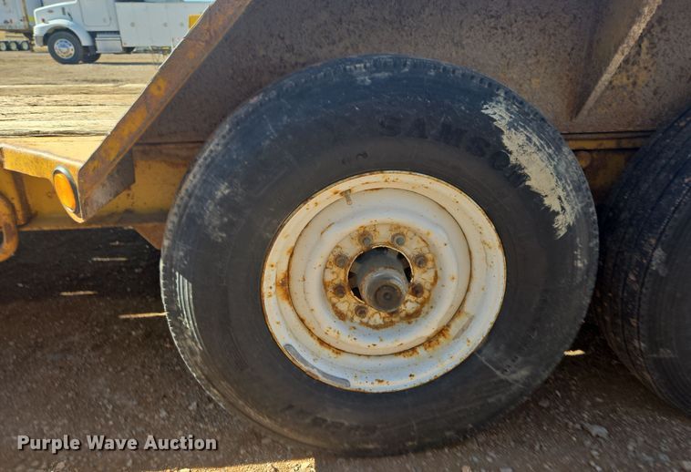 image for item ER5171 2004 Trail King tilt deck equipment trailer