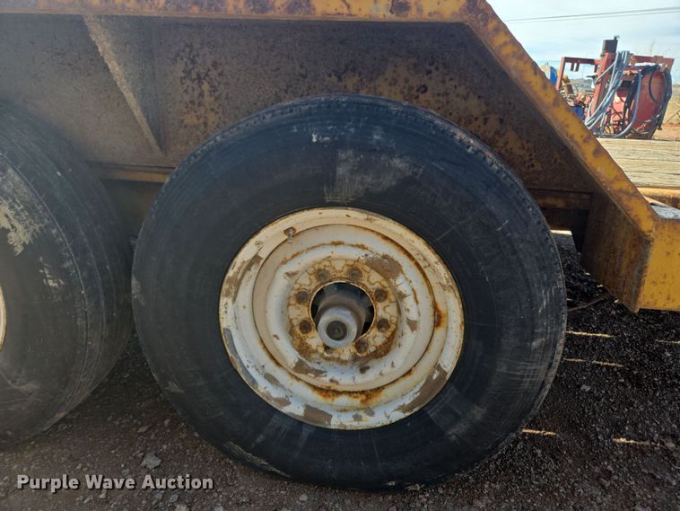 image for item ER5171 2004 Trail King tilt deck equipment trailer