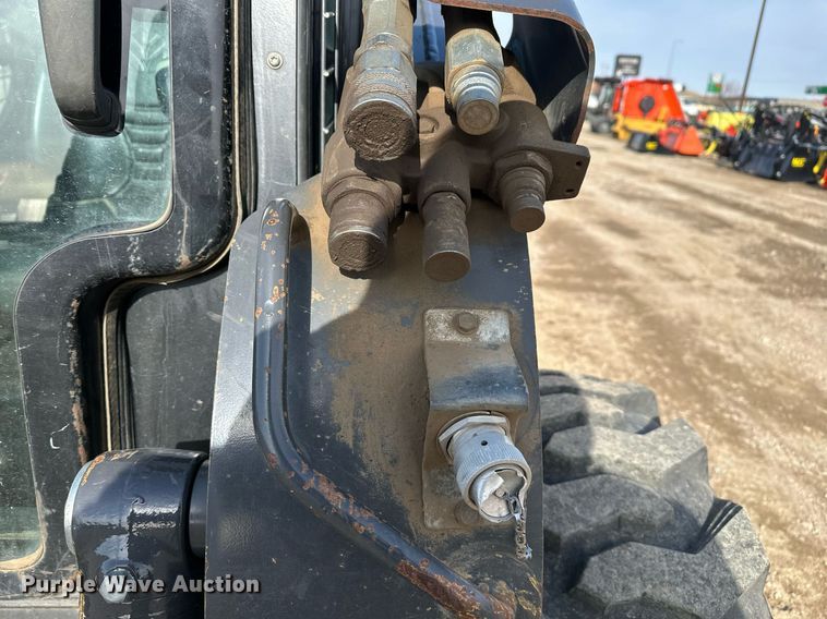 image for item ER5191 2012 New Holland L230 skid steer loader