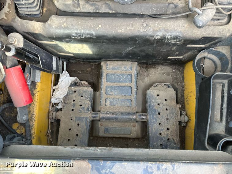 image for item ER5191 2012 New Holland L230 skid steer loader