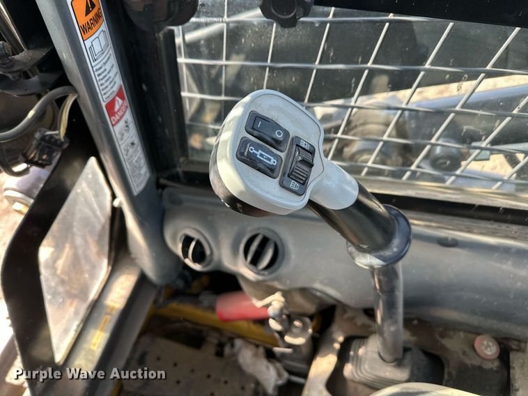 image for item ER5191 2012 New Holland L230 skid steer loader