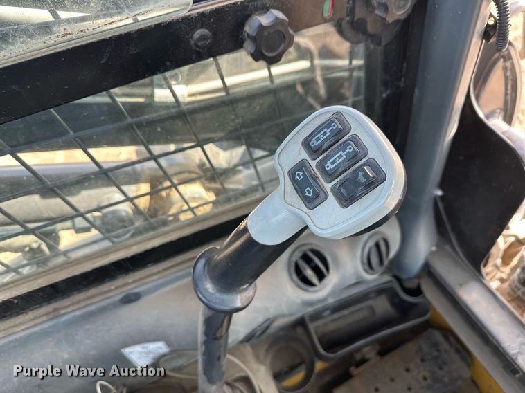 image for item ER5191 2012 New Holland L230 skid steer loader