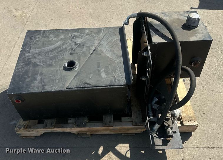 image for item ER5200 Hydraulic fluid reservoir