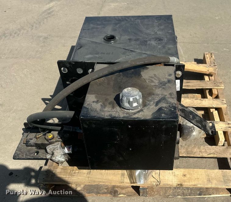 image for item ER5200 Hydraulic fluid reservoir