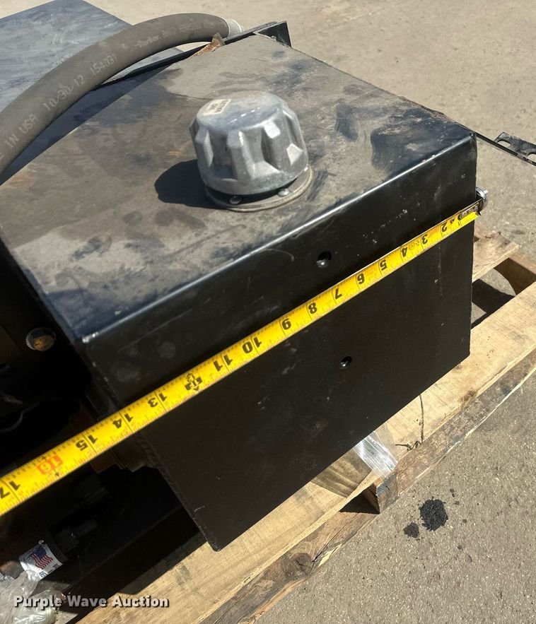 image for item ER5200 Hydraulic fluid reservoir