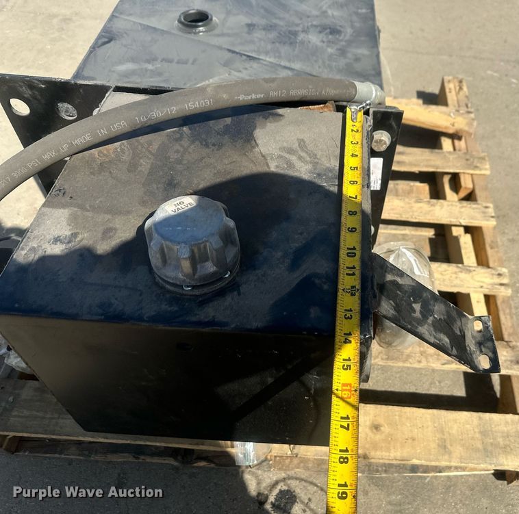 image for item ER5200 Hydraulic fluid reservoir