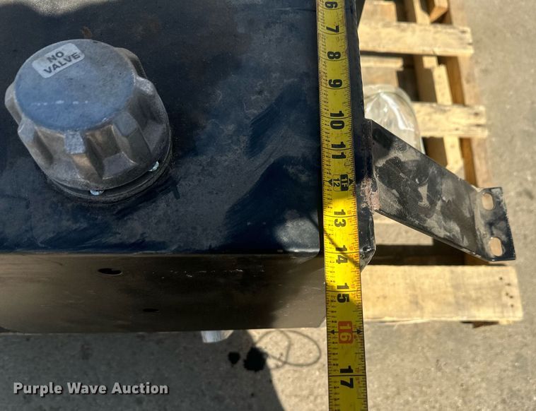 image for item ER5200 Hydraulic fluid reservoir