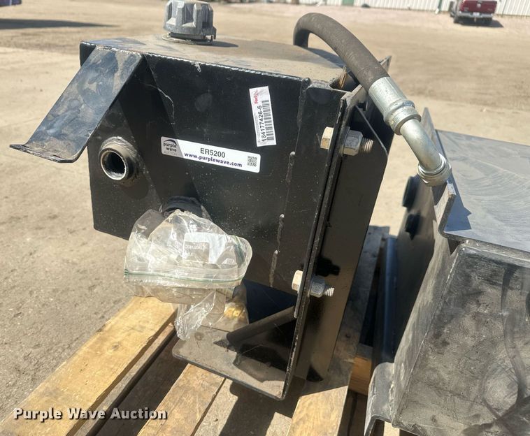 image for item ER5200 Hydraulic fluid reservoir
