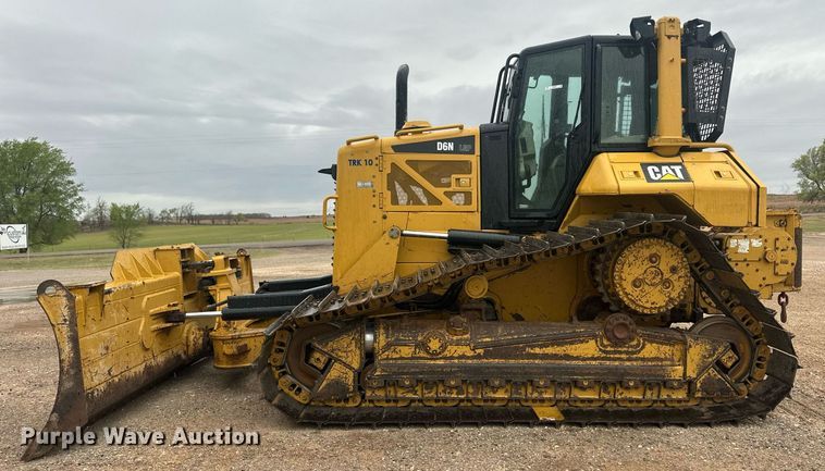 image for item ER8995 2013 Caterpillar D6N LGP dozer