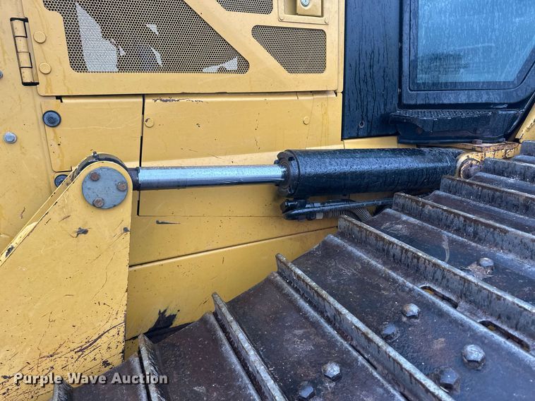 image for item ER8995 2013 Caterpillar D6N LGP dozer
