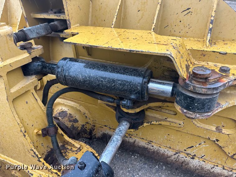 image for item ER8995 2013 Caterpillar D6N LGP dozer