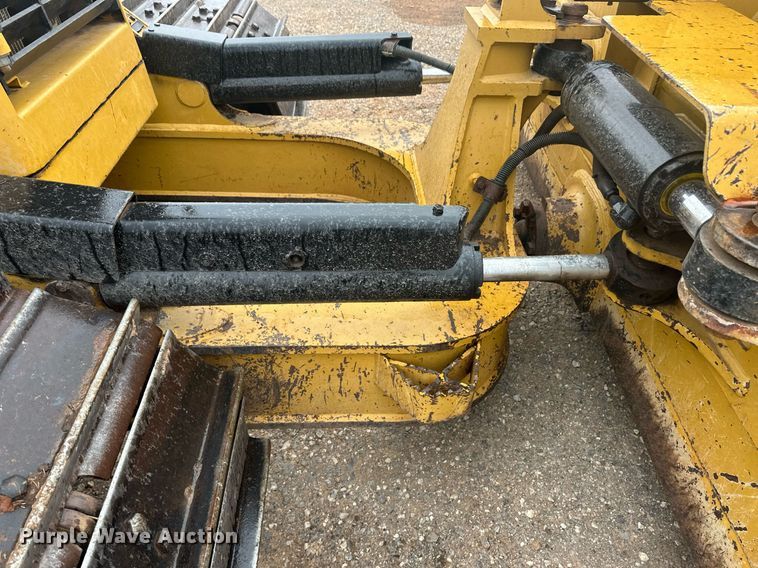 image for item ER8995 2013 Caterpillar D6N LGP dozer
