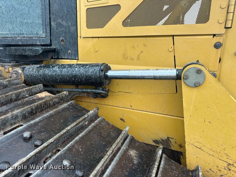 image for item ER8995 2013 Caterpillar D6N LGP dozer