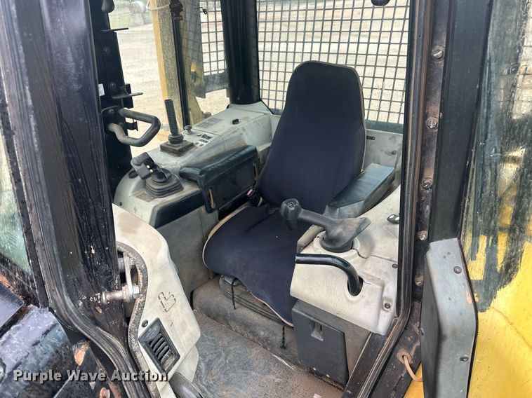 image for item ER8995 2013 Caterpillar D6N LGP dozer