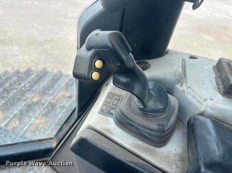 image for item ER8995 2013 Caterpillar D6N LGP dozer