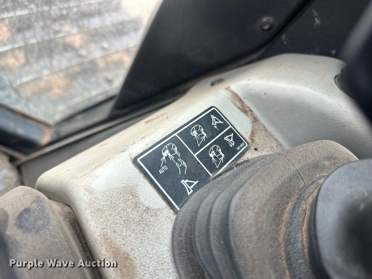 image for item ER8995 2013 Caterpillar D6N LGP dozer