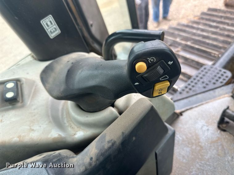 image for item ER8995 2013 Caterpillar D6N LGP dozer
