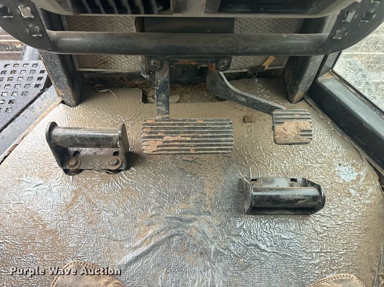 image for item ER8995 2013 Caterpillar D6N LGP dozer