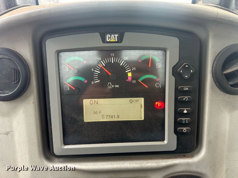 image for item ER8995 2013 Caterpillar D6N LGP dozer