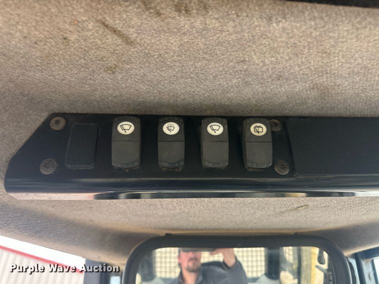 image for item ER8995 2013 Caterpillar D6N LGP dozer