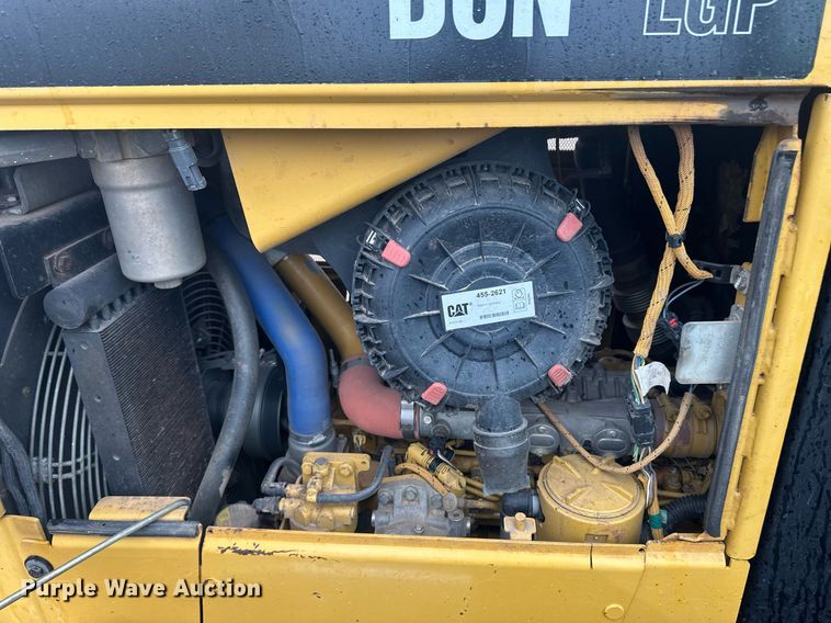 image for item ER8995 2013 Caterpillar D6N LGP dozer