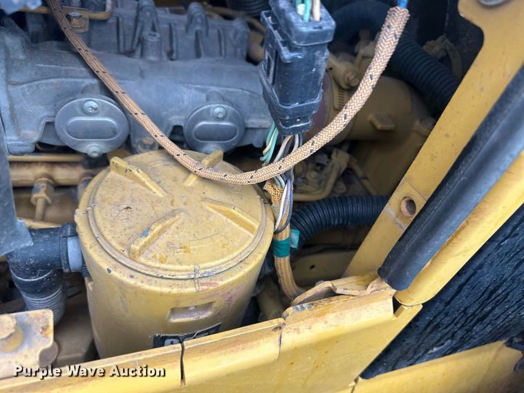 image for item ER8995 2013 Caterpillar D6N LGP dozer