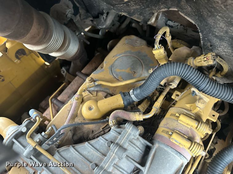 image for item ER8995 2013 Caterpillar D6N LGP dozer