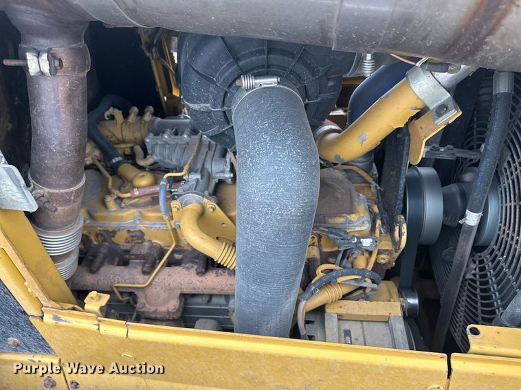 image for item ER8995 2013 Caterpillar D6N LGP dozer