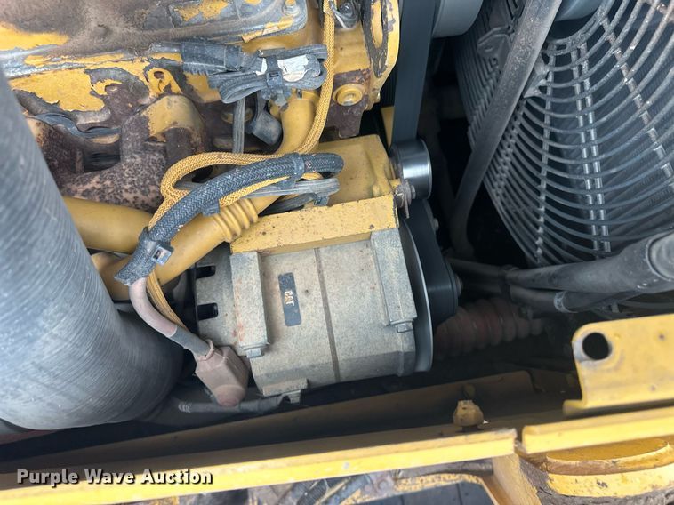 image for item ER8995 2013 Caterpillar D6N LGP dozer