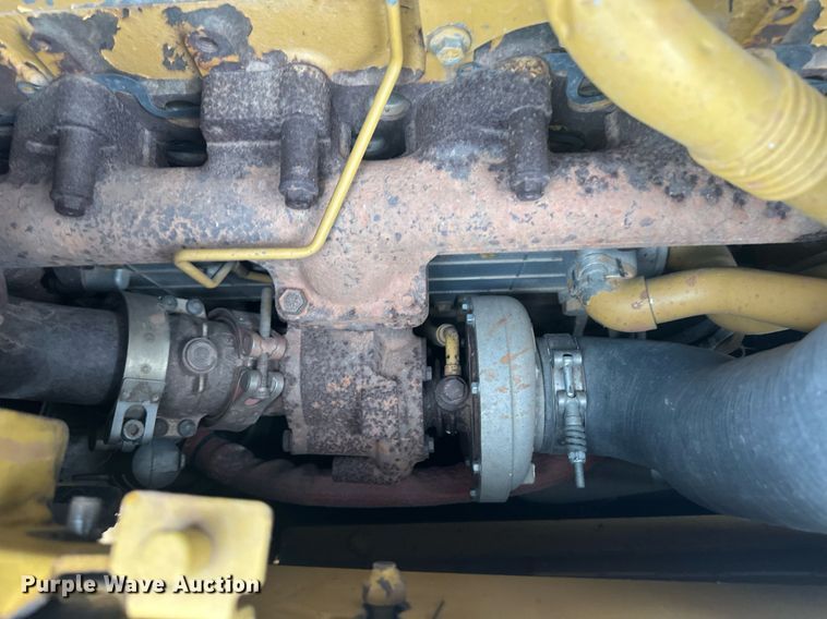 image for item ER8995 2013 Caterpillar D6N LGP dozer