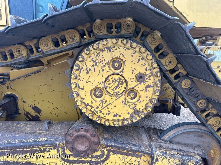 image for item ER8995 2013 Caterpillar D6N LGP dozer