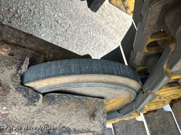 image for item ER8995 2013 Caterpillar D6N LGP dozer