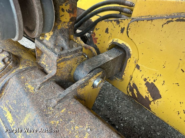 image for item ER8995 2013 Caterpillar D6N LGP dozer